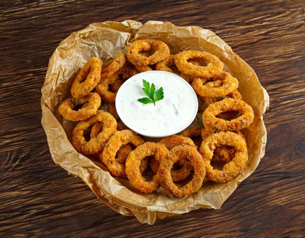 Onion Rings With Bloomin’ Onion Dipping Sauce