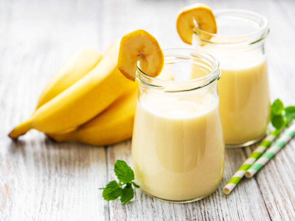 Banana Yogurt Smoothie Recipe foodies.pk