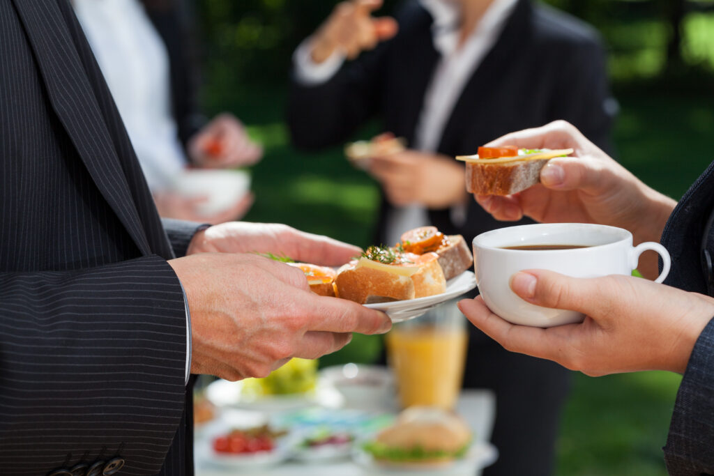 6-Easy Steps to Throw a Successful Lunch Party